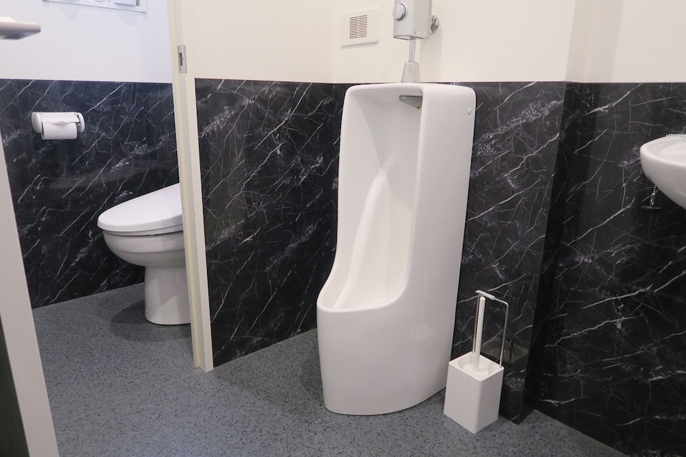 kangaroo hotel side b