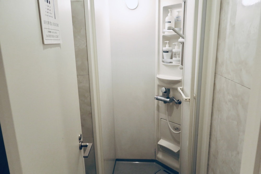 kangaroo hotel side b