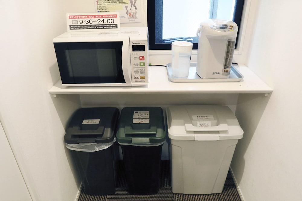 kangaroo hotel side b