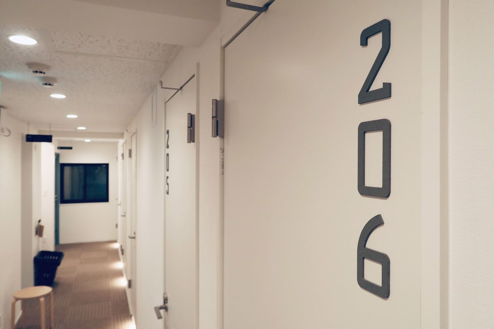 kangaroo hotel side b