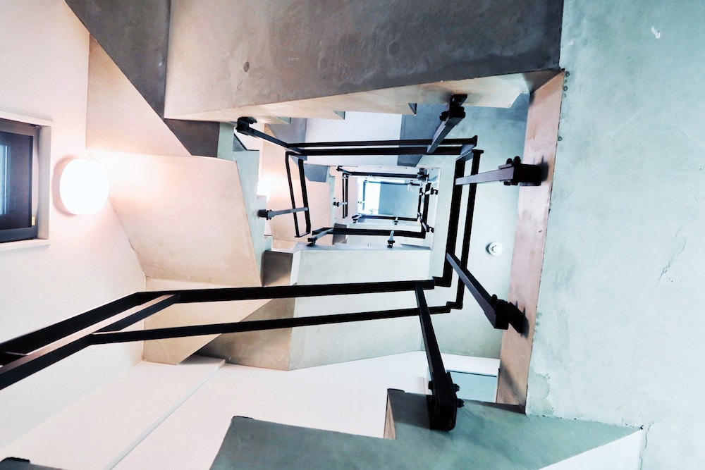 kangaroo hotel side b