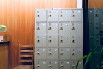 kangaroo hotel side b