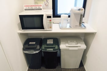 kangaroo hotel side b