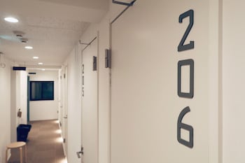 kangaroo hotel side b