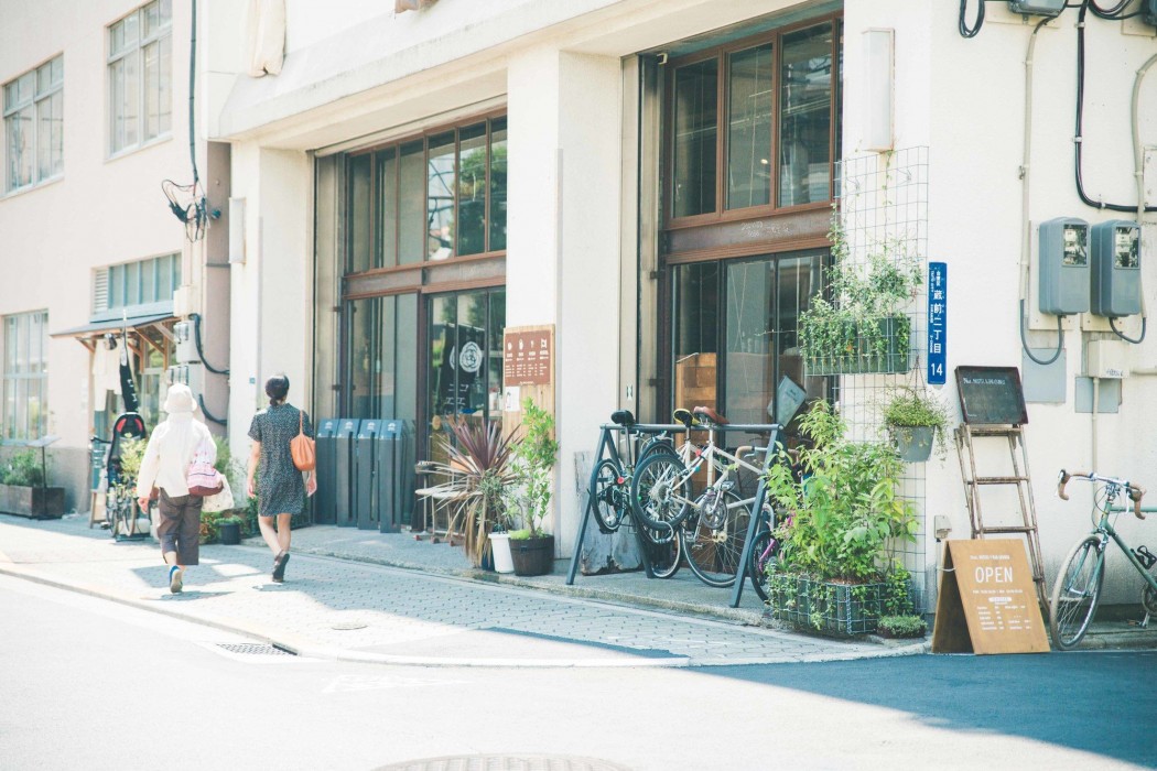 nui hostel and bar lounge