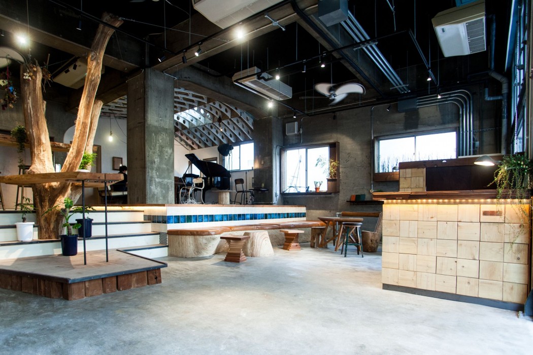 nui hostel and bar lounge