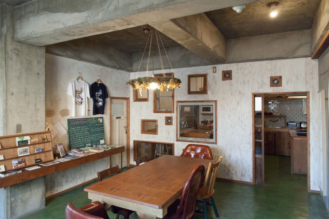 nui hostel and bar lounge