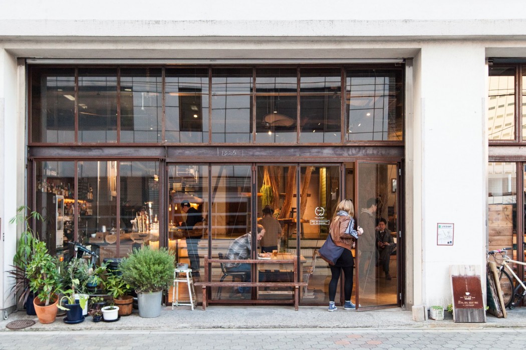 nui hostel and bar lounge