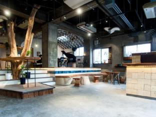 nui hostel and bar lounge