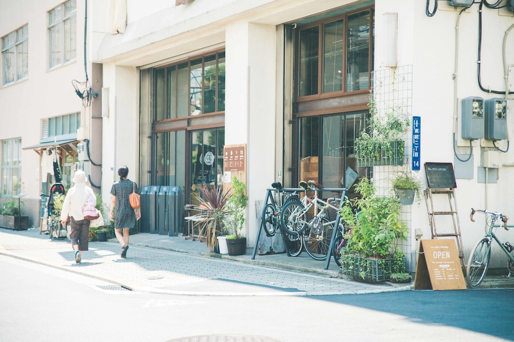 nui hostel and bar lounge