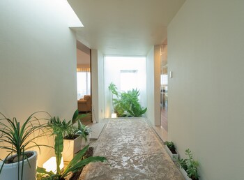 condominium t room