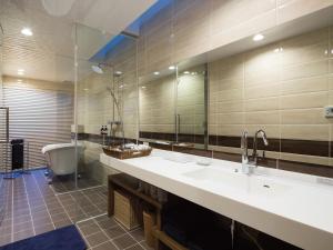 condominium t room