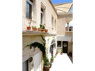 center cave house