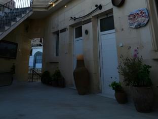 center cave house