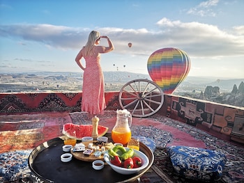 hermes cave hotel