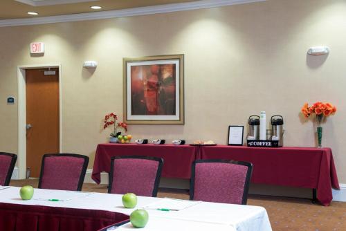 holiday inn aurora north naperville by ihg