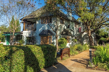 hedge house