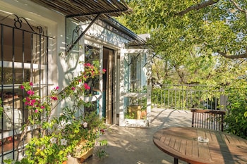 hedge house