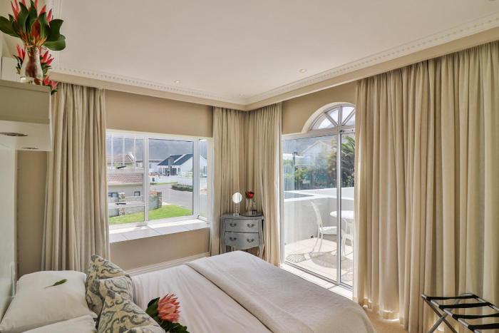 hermanus beachfront lodge