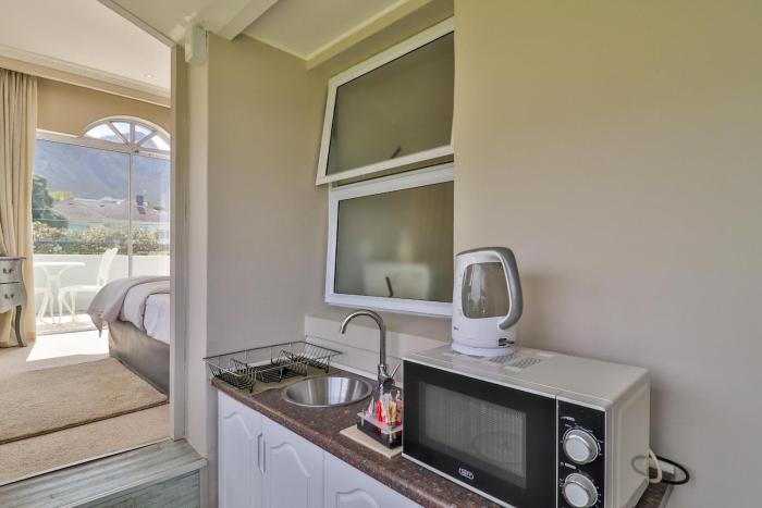hermanus beachfront lodge