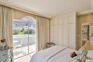 hermanus beachfront lodge