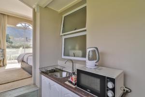 hermanus beachfront lodge