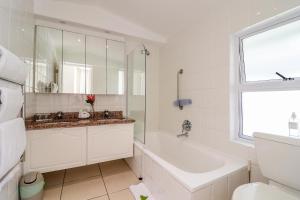 hermanus beachfront lodge