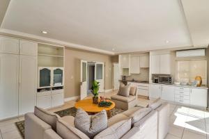 hermanus beachfront lodge