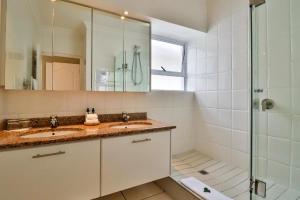 hermanus beachfront lodge