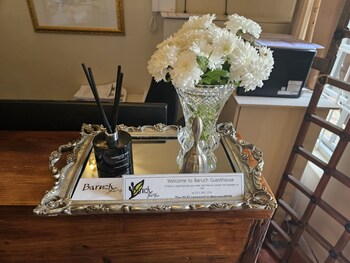 baruch guesthouse on lovell