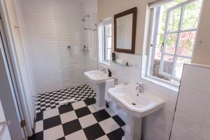 baruch guesthouse on lovell