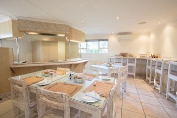 Santorini Guesthouse,Eastern Cape>>East London,3.5 star