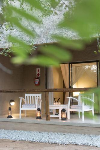 bushbaby river lodge