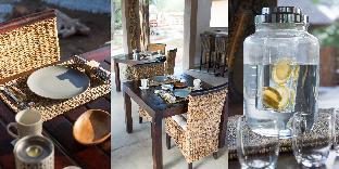 bushbaby river lodge
