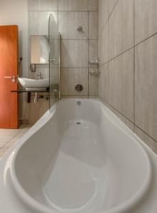 pofadder inn by country hotels