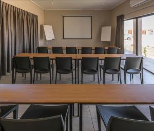 pofadder inn by country hotels