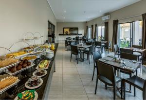 pofadder inn by country hotels