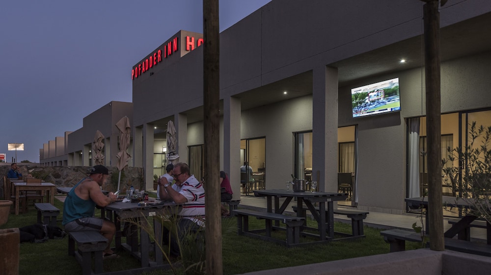 pofadder inn by country hotels
