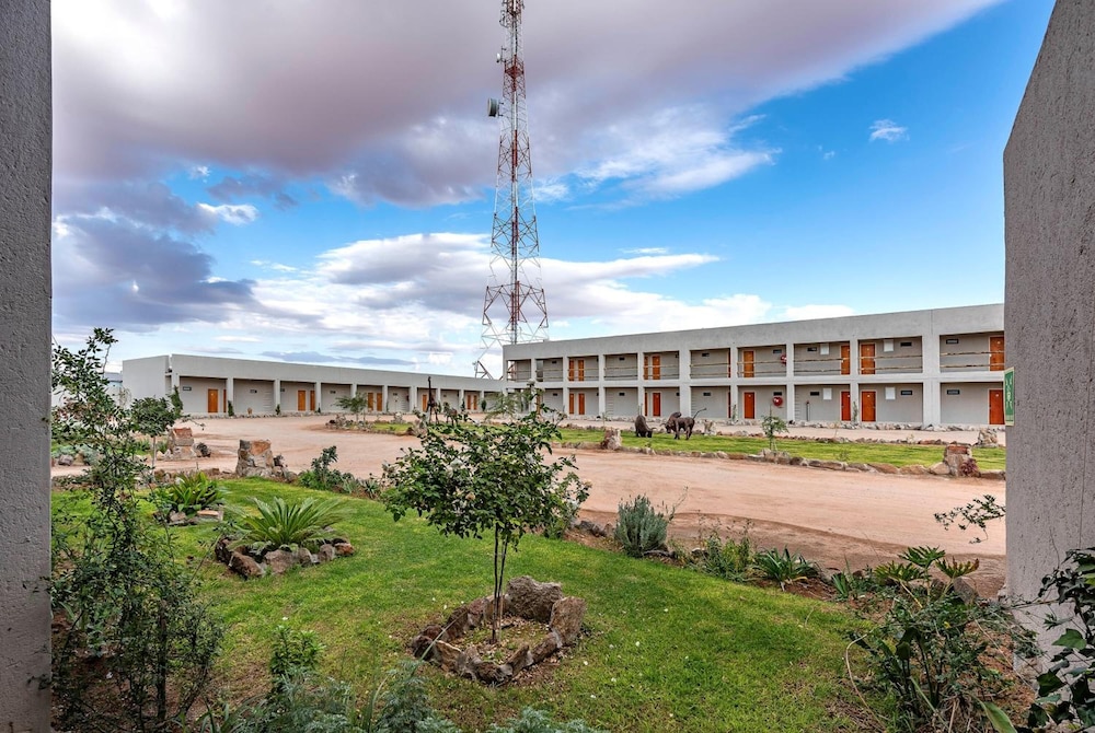 pofadder inn by country hotels
