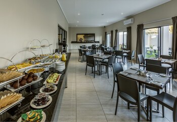 pofadder inn by country hotels