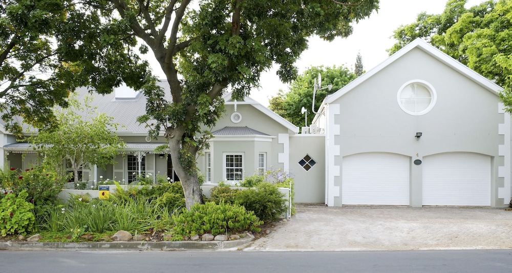 laurel cottage self catering suites