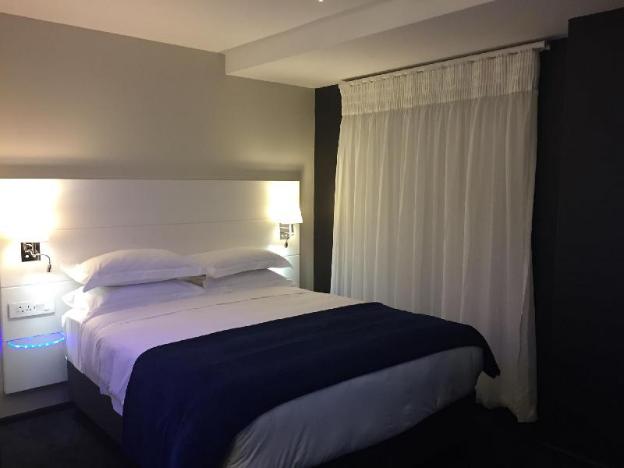 signature lux hotel by onomo sandton