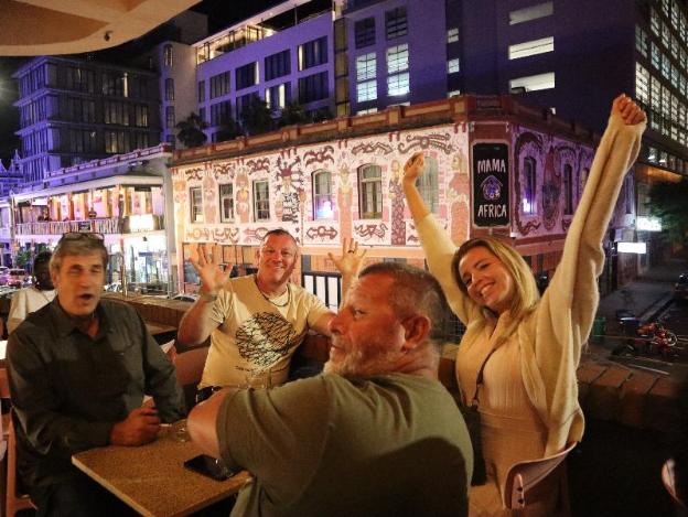 long street backpackers