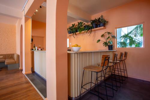 long street backpackers