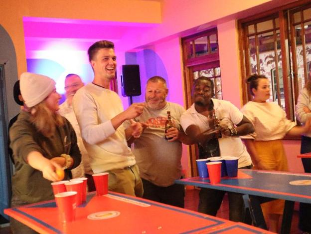 long street backpackers