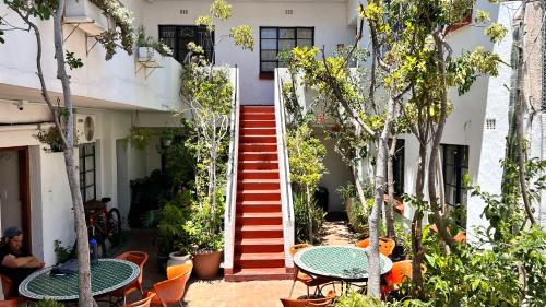 long street backpackers