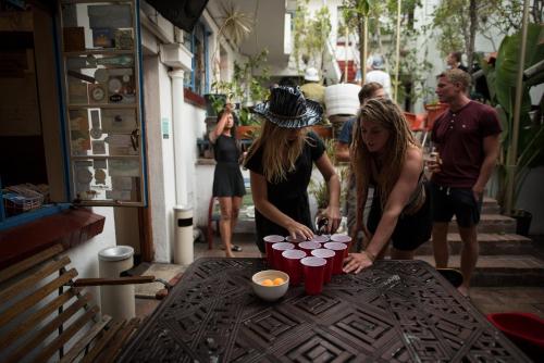 long street backpackers