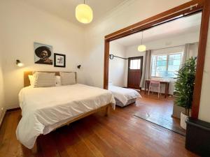 long street backpackers