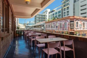 long street backpackers