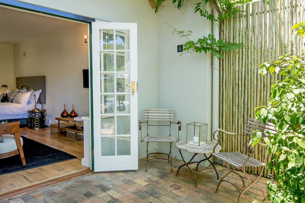 macaron boutique guest house